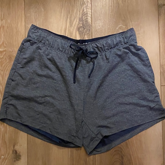 Nike Women's Dark Gray Athletic Shorts - Picture 1 of 4